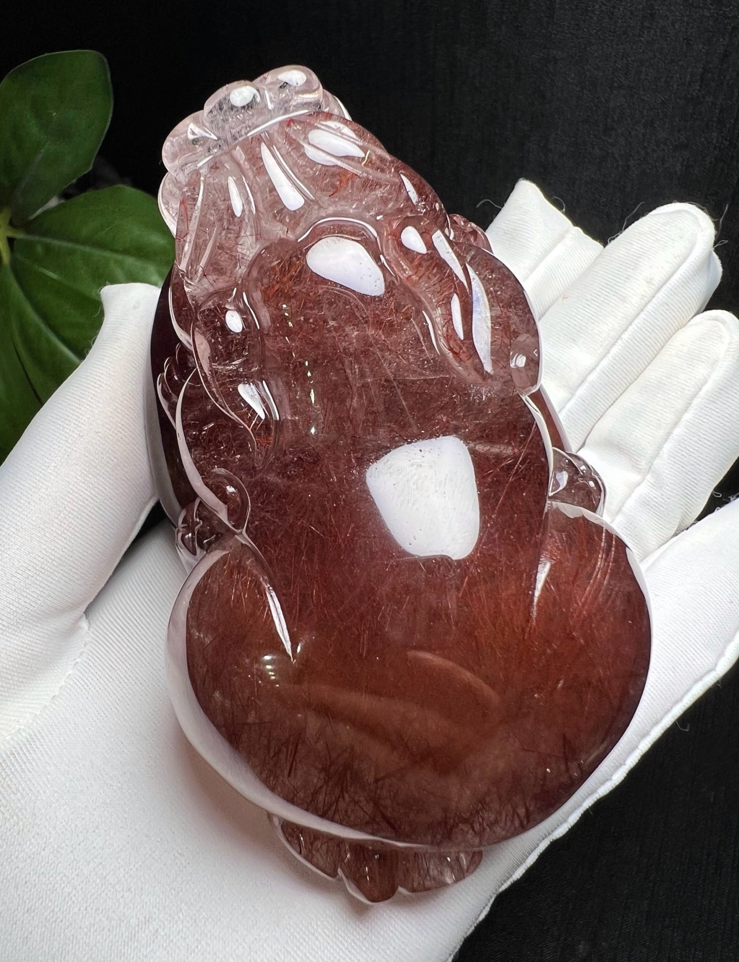 Elegant Crystal Carvings — A Touch of Natural Artistry