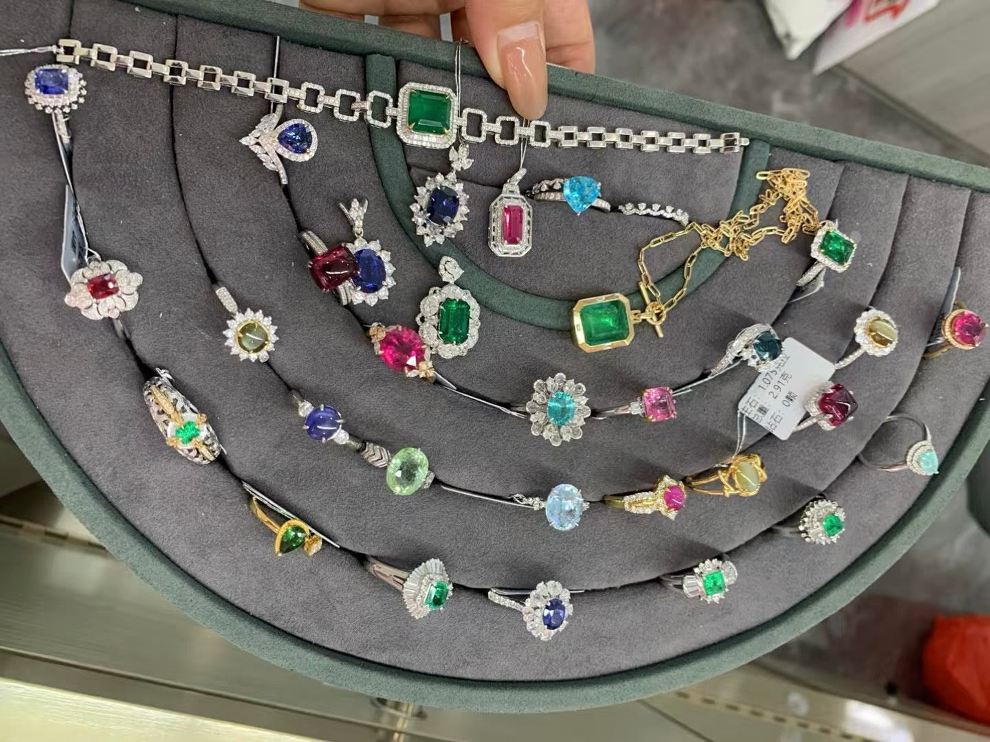 Exquisite Crystal Accessory Collection — A Touch of Refined Elegance